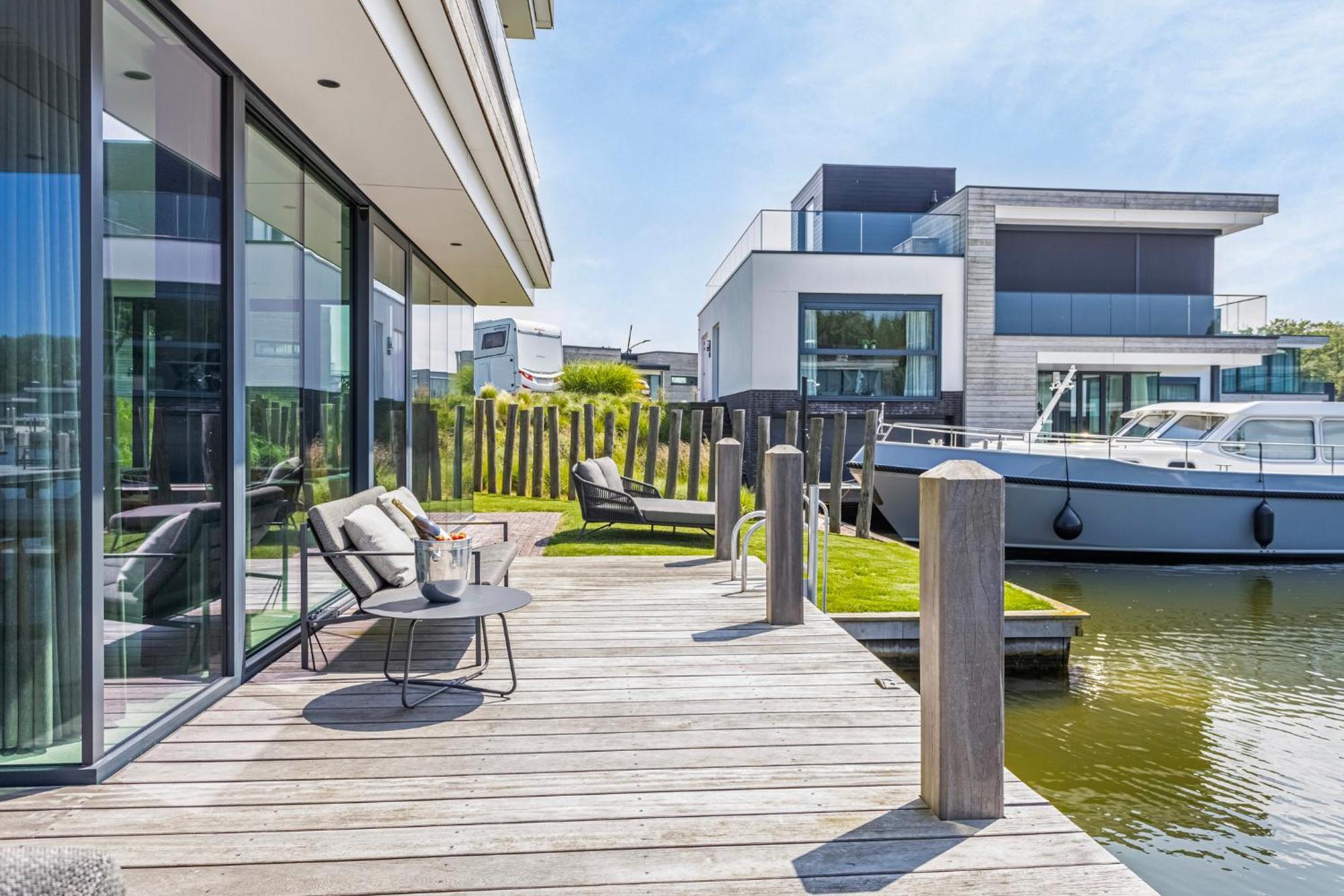 Lake House With Dock At Lake Veere, Zeeland Арнемёйден Экстерьер фото