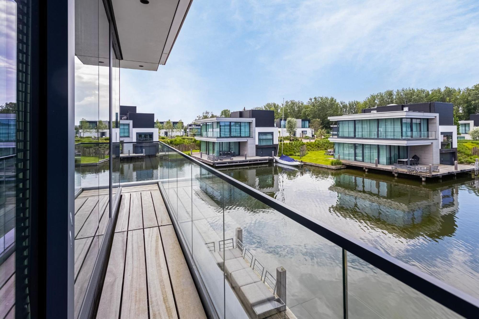 Lake House With Dock At Lake Veere, Zeeland Арнемёйден Экстерьер фото